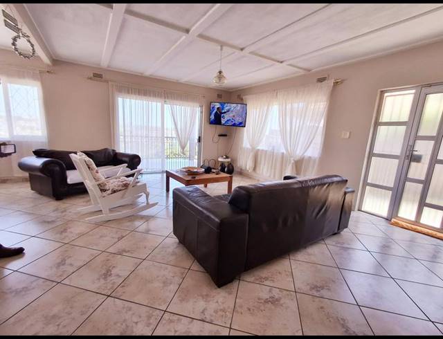 3 BEDROOM HOUSE FOR SALE IN BLUFF